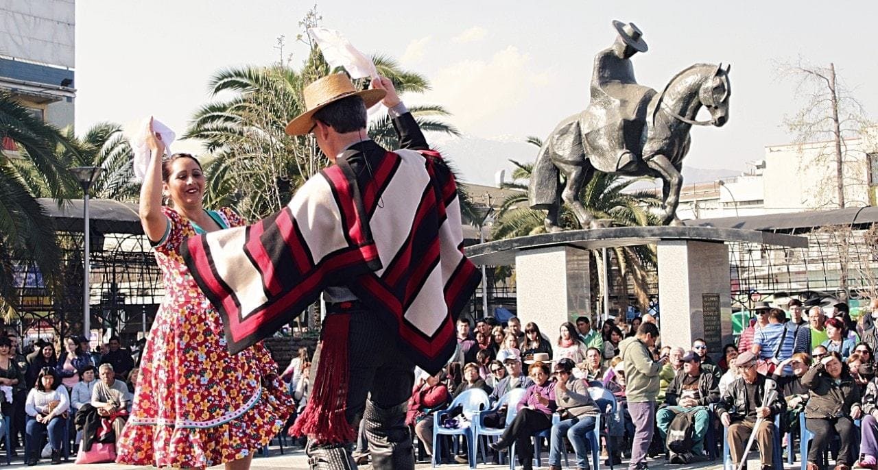 Con pañuelos al viento inciamos el mes de la patria