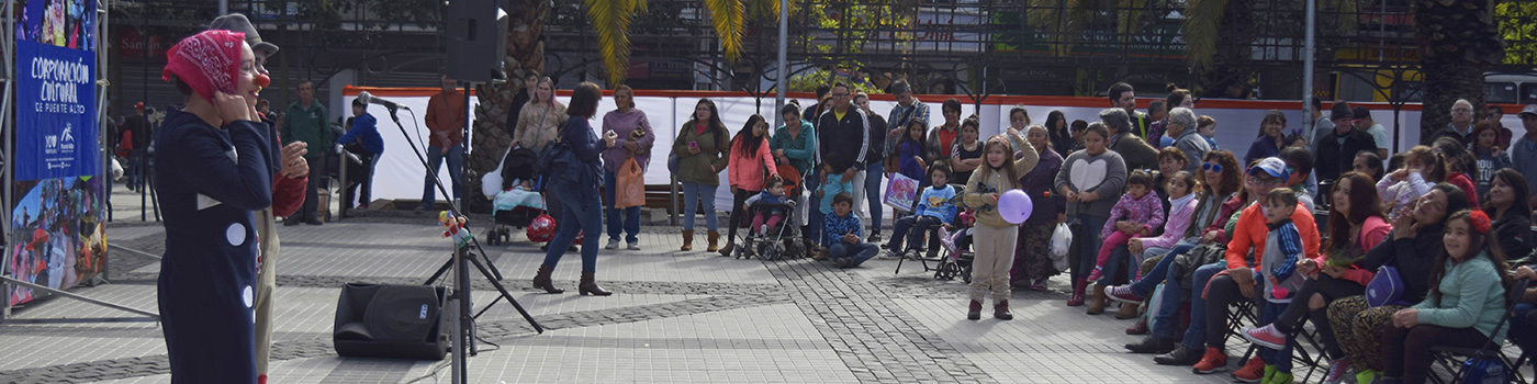 Niños y grandes rieron en la celebración del día nacional del teatro