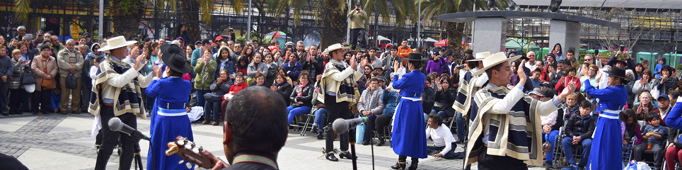 Con música en vivo y danzas conmemoramos el Día Internacional del Folclore. 