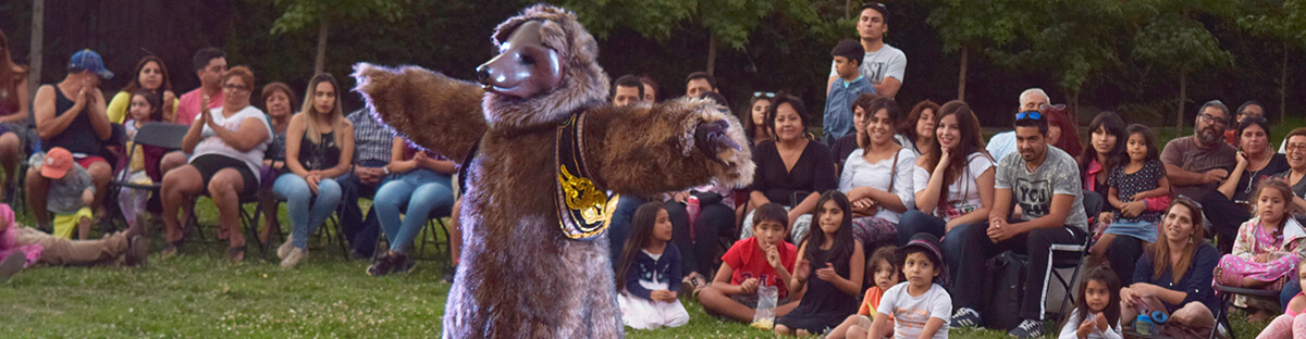 Cerca de mil personas rieron con “Ursaris, el Último Encantador de Osos”.