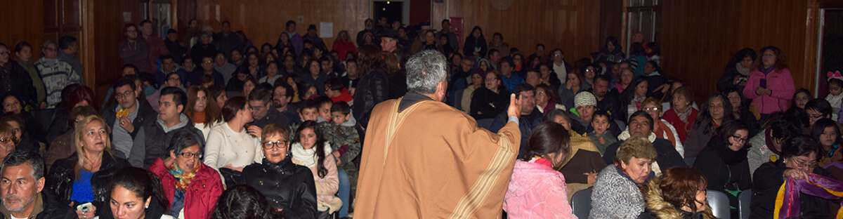 Entre candiles y sombras, puentealtinos celebraron la Noche de San Juan. 