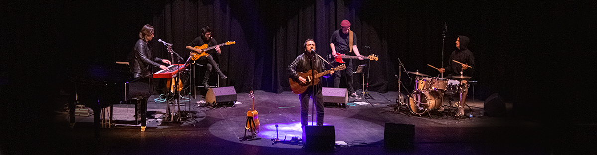 Puente Alto despidió el mes del rock chileno con un gran concierto junto a Angelo Pierattini. 