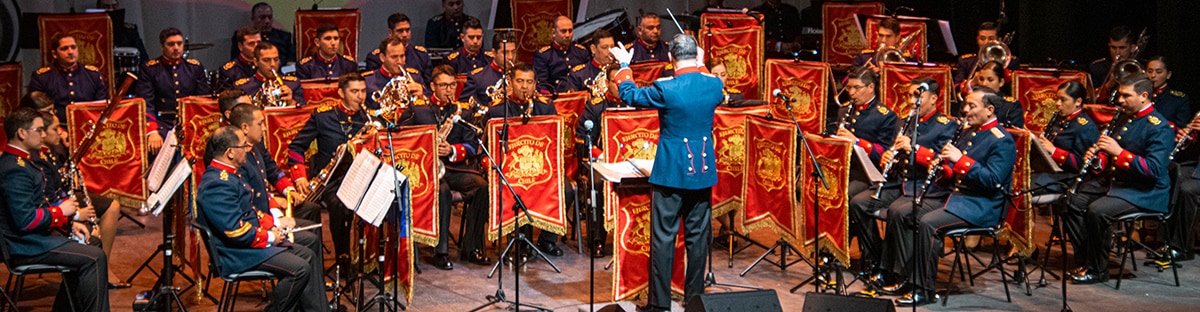 Vecinos disfrutaron de un variado repertorio junto a la Banda de Conciertos del Ejército de Chile.