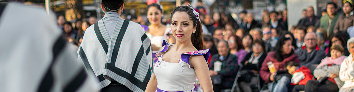 Con siete horas de música y danza celebramos de forma anticipada las fiestas patrias. 